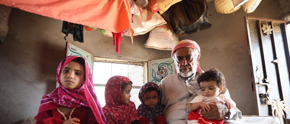 Arwa, Salma y su familia en un campo de refugiados en Yemen