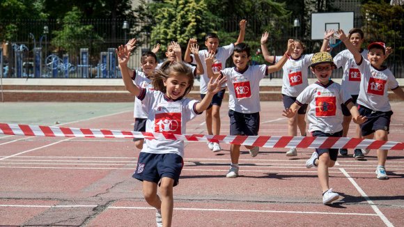 Niños en carrera solidaria Save the Children