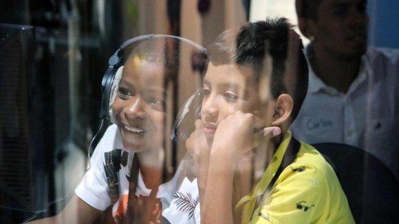 Niños niñas y adolescentes en Cali, Colombia Niños niñas y adolescentes en Cali, Colombia