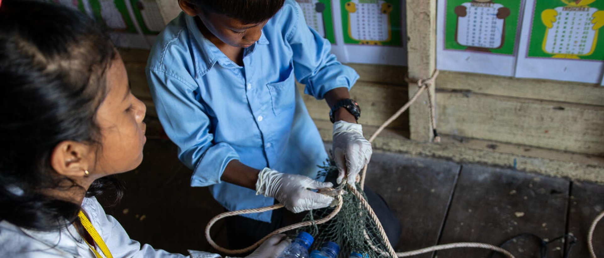 Camboya_niños y niñas construyen utensilios para combatir la crisis climatica