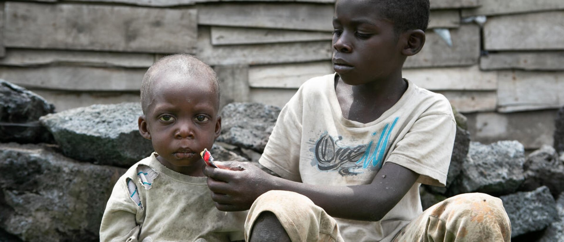 Joel y su hermano - campaña contra el hambre Save the Children