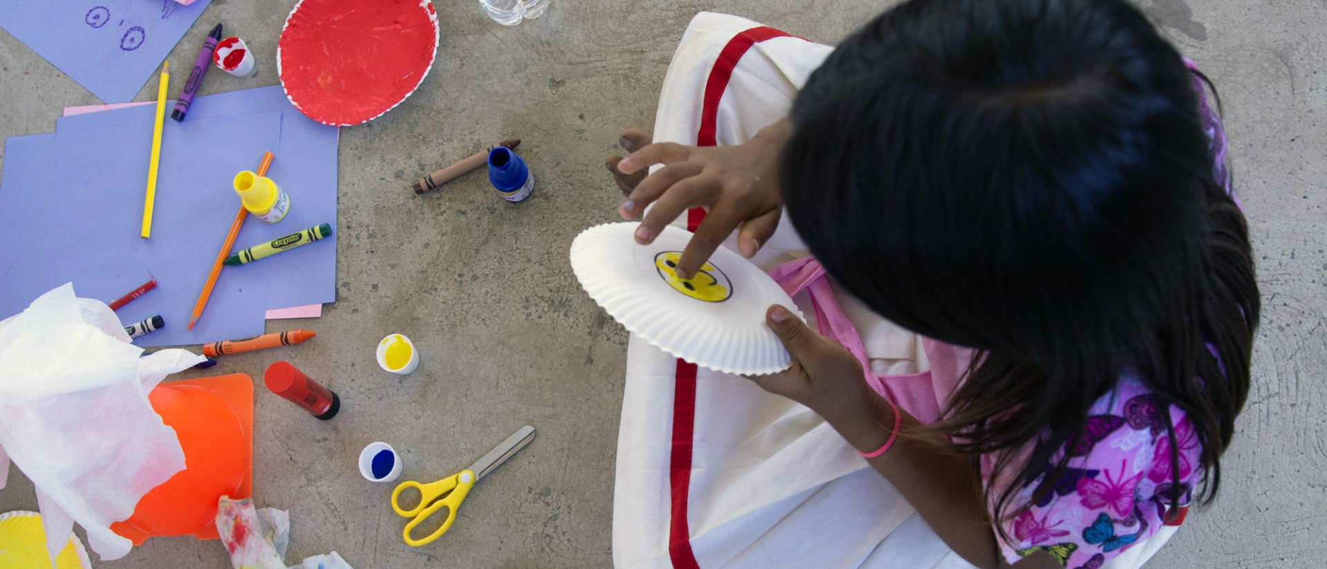 Espacio seguro para la infancia - Una niña en México tras un huracán