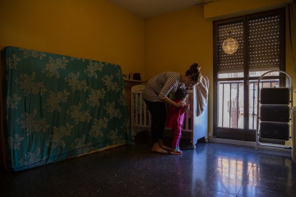 Una madre con su hija - Foto Olmo Calvo