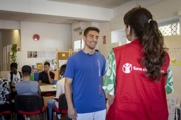 El jugador de pádel Martín Di Nenno se convierte en embajador de Save the Children España y apoyará el trabajo de la organización en educación. 