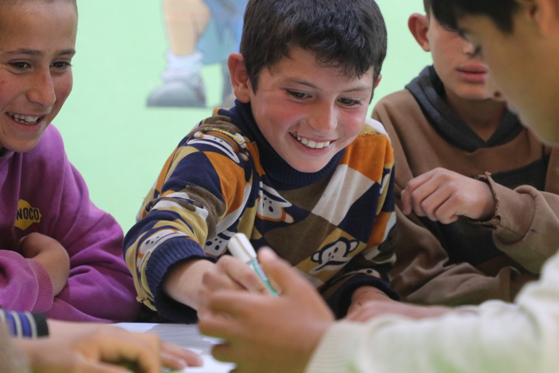 Kareem en un centro para la infancia de Save the Children en Turquía